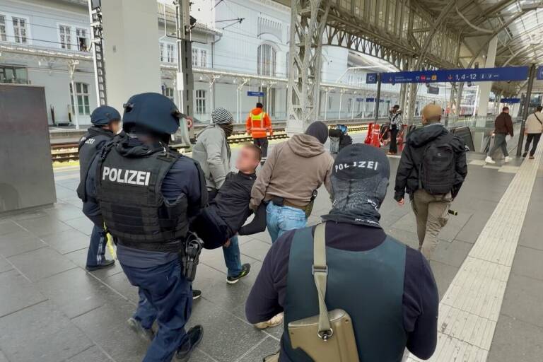 Виена: Латвиец уапсен поради закана дека ќе земе заложници воз