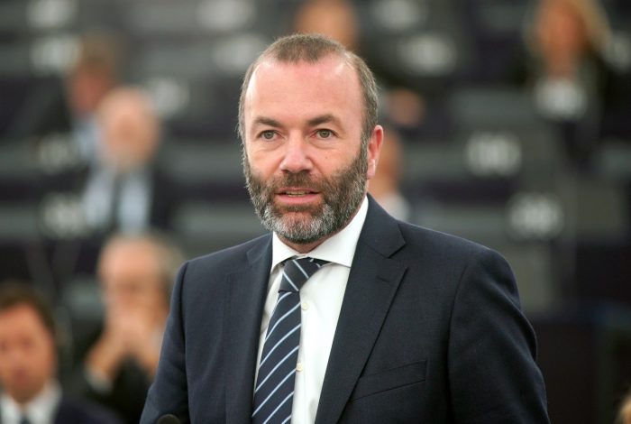 ЛИДЕРОТ НА ЕПП: Бегалците треба да ја напуштат Германија и Европа, да се вратат во Сирија и да помогнат во обновата на земјата