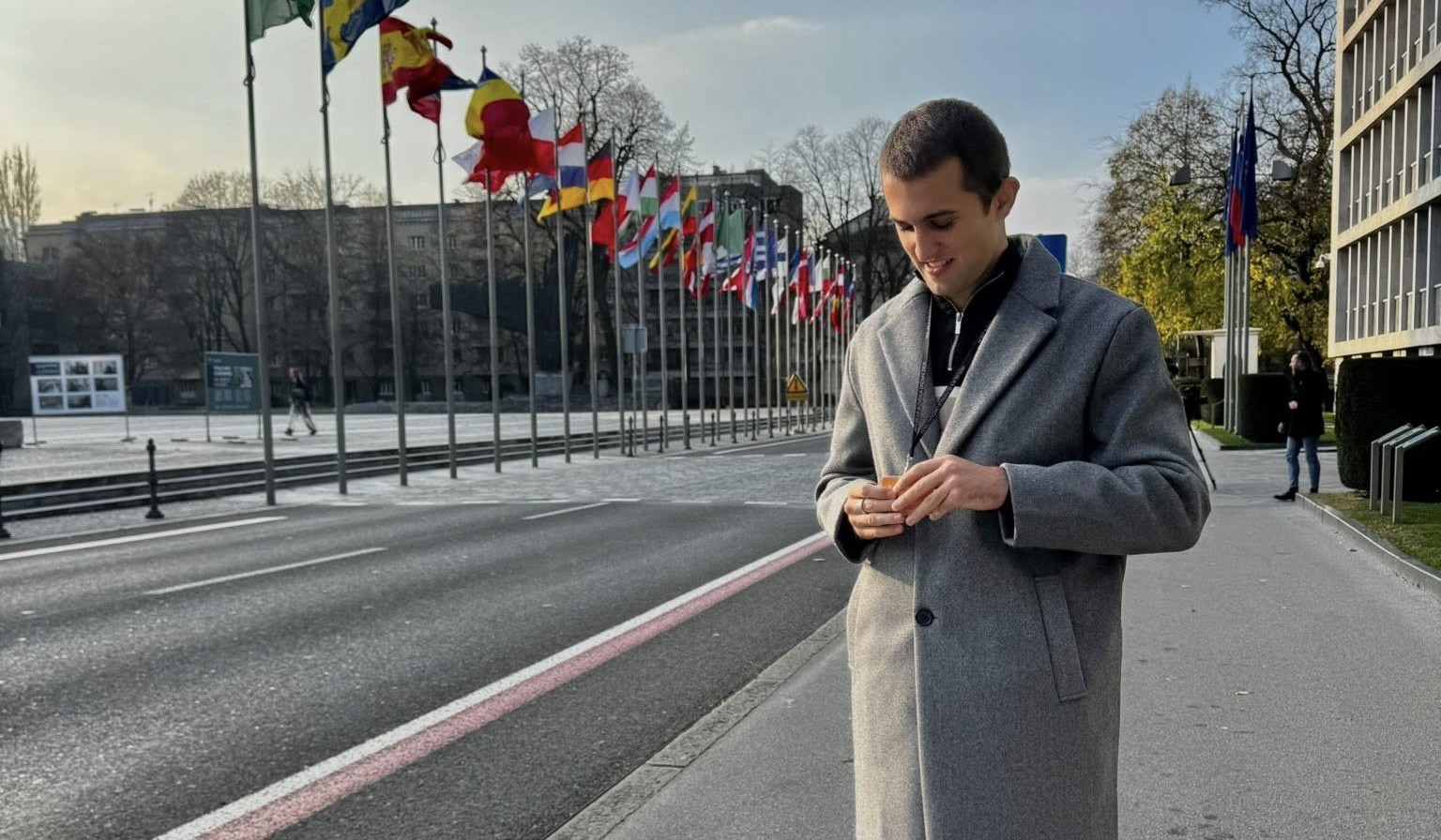 МАКЕДОНСКАТА АМБАСАДА ДРСКО ГО ОДБИЛА, ВО СЛОВЕНЕЧКИОТ ПАРЛАМЕНТ МУ ПОСАКАЛЕ „ТОПЛО ДОБРЕДОЈДЕ“: Приказна на Македонец на магистерски студии во Љубљана