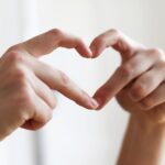 Кој се заљубува побрзо  – мажите или жените