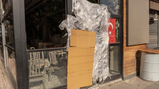 ГЕРМАНКА И НЕЈЗИНИТЕ И ДВЕ ДЕЦА ПОЧИНАА ОД ТРУЕЊЕ ВО ИСТАНБУЛ, В БОЛНИЦА СЕ УШТЕ ТРОЈЦА ТУРИСТИ