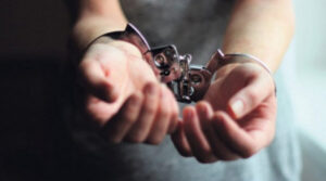 Пијана девојка направила хаос на бензинска во Кавадарци