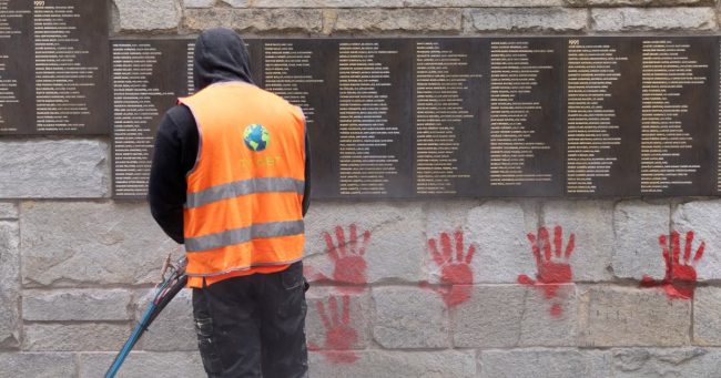 ЧЕТВОРИЦА БУГАРИ ОСУДЕНИ НА ЗАТВОРСКИ КАЗНИ ВО ФРАНЦИЈА ЗА СКВЕРНАВЕЊЕ НА ЕВРЕЈСКИ СПОМЕНИК, ОБВИНИТЕЛСТВОТО СЕ СОМНЕВА НА РУСКА ВРСКА