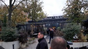 Курти влезе во кафуле, настана хаос – сопственикот го затвори локалот