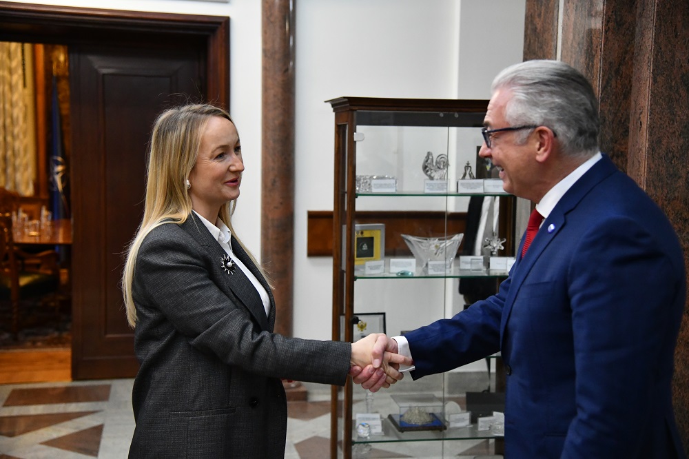 Петрушевска-Русопулос: Заедно постоиме, но отуѓени се распаѓаме