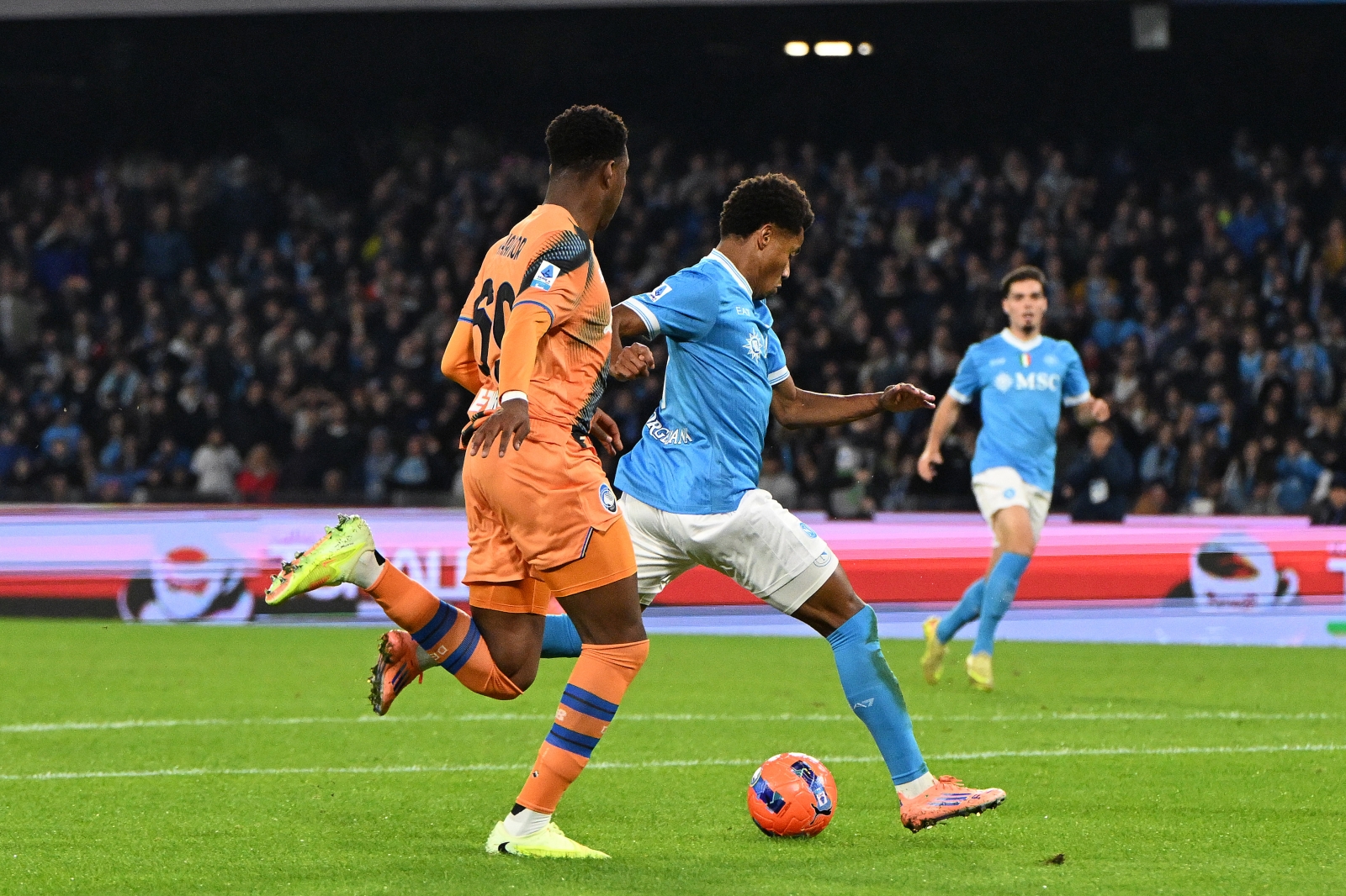 Наполи ја истресе Аталанта и се врати на чело на табелата (ВИДЕО)