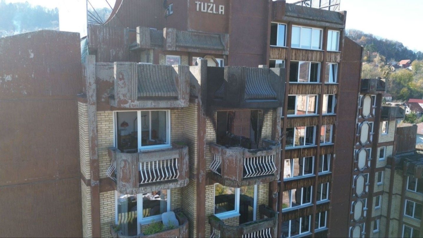 Уште две жртви од пожарот во домот за стари лица во Тузла, вкупно 17