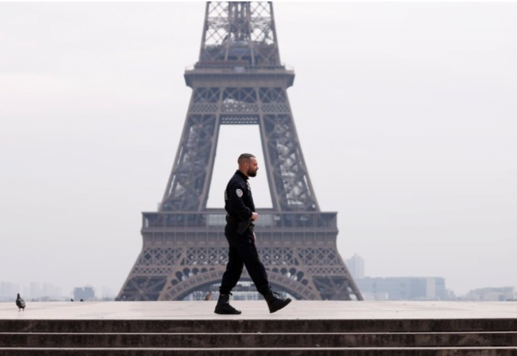 Париз: Одбележување на 10-годишнината од терористичките напади во кои загинаа 132 лица