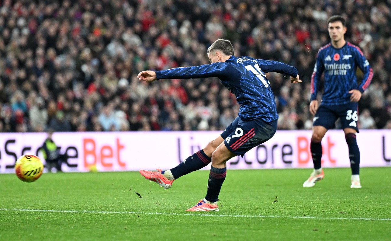 Голчиштето на Тросар не беше доволно, Сандерленд го запре Арсенал! (ВИДЕО)