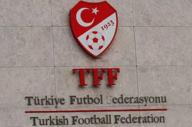 Турција: Се бара притвор за 17 фудбалски судии и претседател на клуб поради обложување