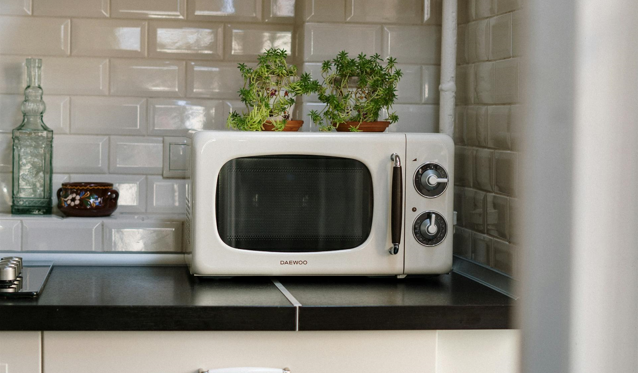 Дали микробрановата печка ги уништува хранливите материи на намирниците?