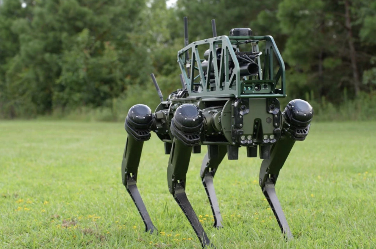 ФОТО: Роботите се подготвени за војна