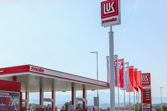 Бугарија бара начин да добие ослободување од санкциите врз „Лукоил“: Се стравува од можен пад на Владата