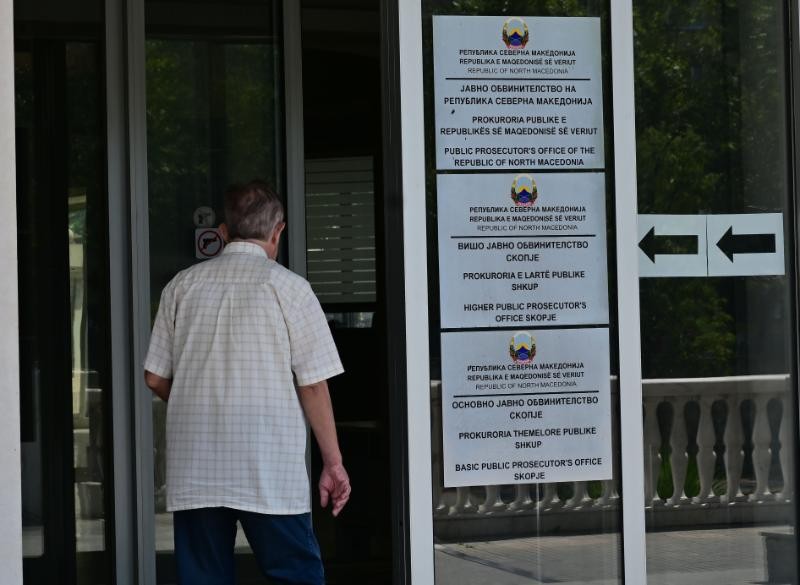 Куќен притвор за даночните инспектори Паунов и Димитриев