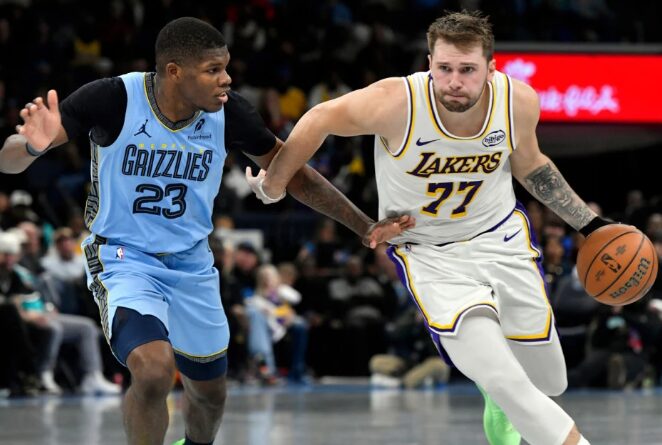 Лејкерси славеа во Мемфис, контроверзен пораз на Денвер во Портланд, Чикаго вака не играле од 1996 година