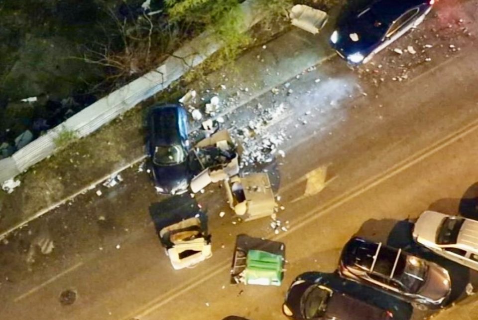 Автомобил удри во паркирани возила и контејнери кај кулите „Џевахир“