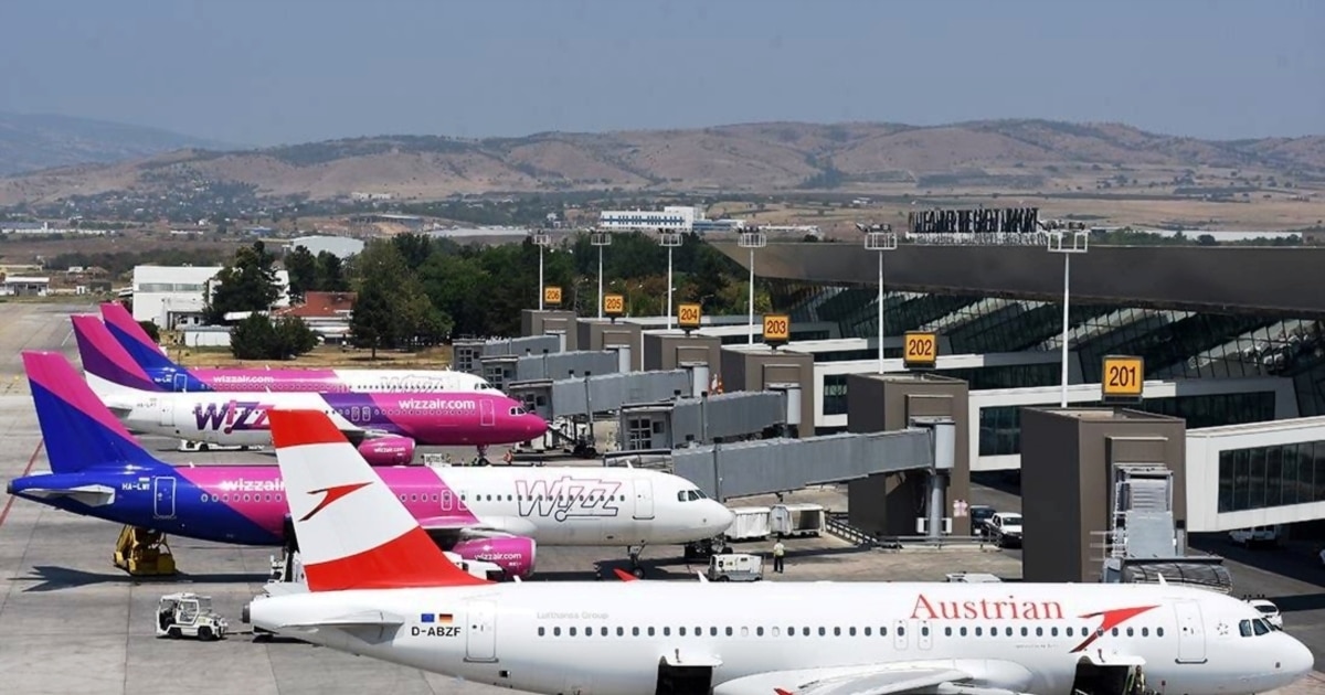 Силен ветер пренасочи два авиона од Скопје кон Приштина, два кружат над аеродромот