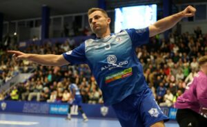 Камбек на Никола Костески, Алкалоид убедлив против Тиквеш