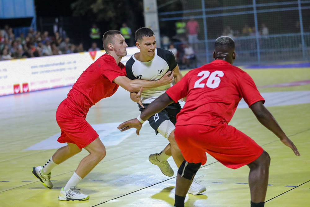 Тиквеш слави – храбриот Бутел промаши пенал за бод во Кавадарци