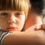 Овие работи не треба да им ги кажувате на децата кога се тажни