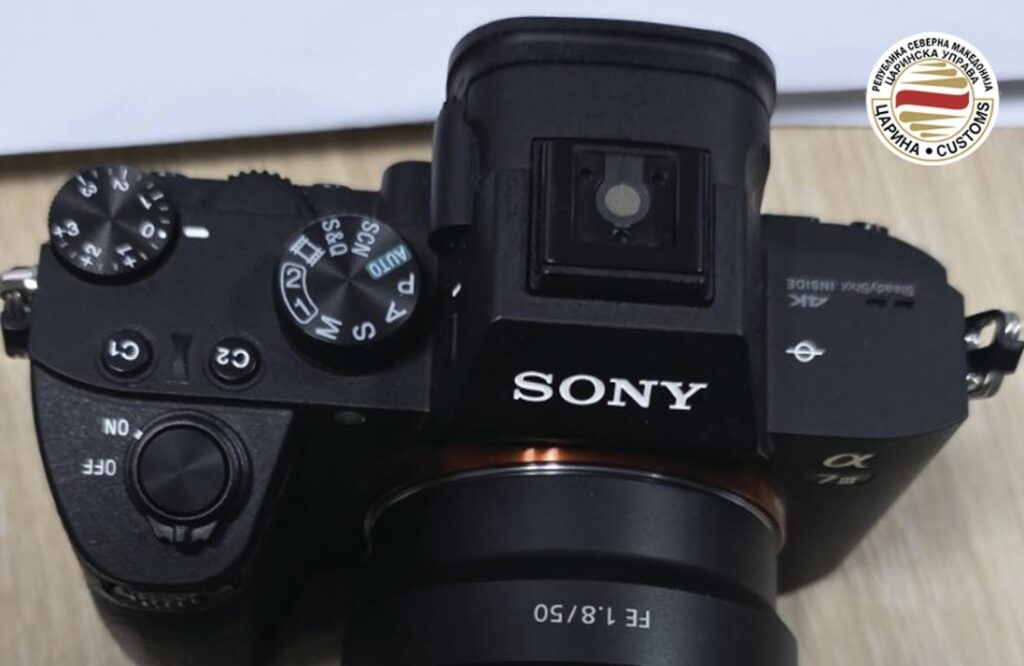 На граница запленети фотоапарати, м-таг, цигари, дрога, автоделови, керамички плочки, облека, возило со бункер…