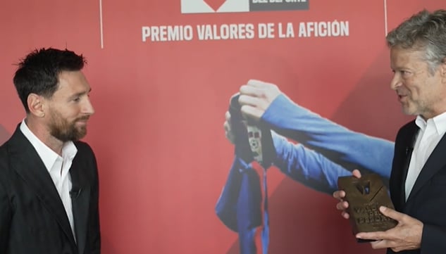 Меси доби специјална награда и се расплака: Ќе се вратам во Барселона (ВИДЕО)