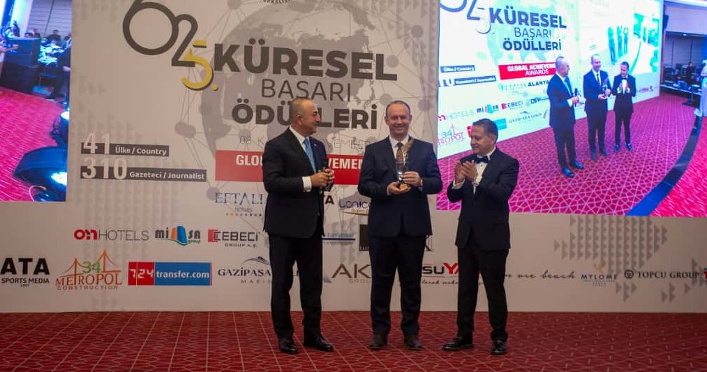 Африм Гаши ја доби Глобалната награда за дипломатија од Глобалниот совет за новинарство