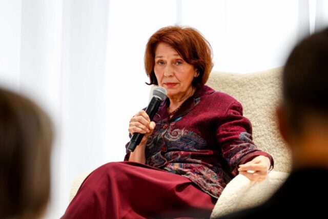 Честитка од Сиљановска-Давкова по повод 22 Ноември – Денот на албанската азбука