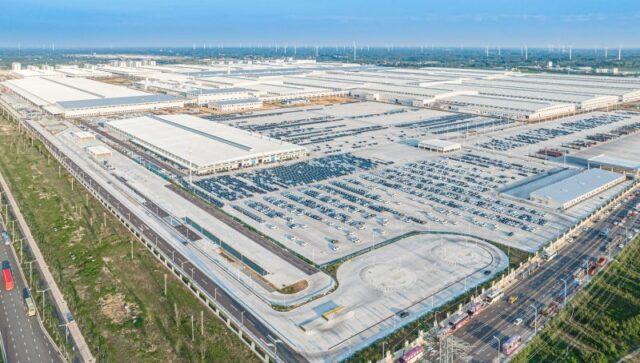 BYD ја гради најголемата фабрика за автомобили во светот