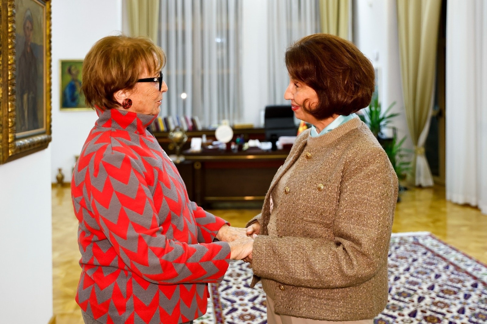 Пријателска топлина и важни пораки помеѓу Силјановска Давкова и Дорис Пак на средбата која ќе промени многу нешта: Женските теми во фокусот