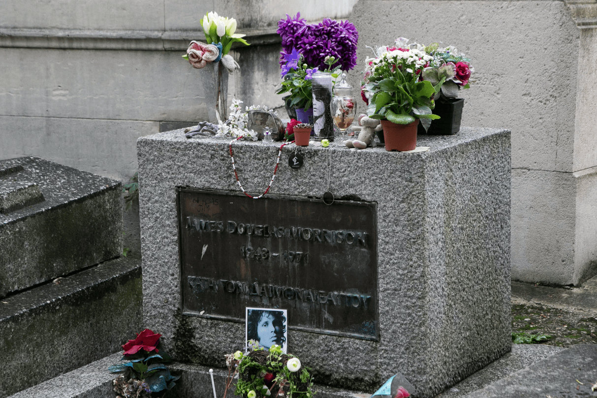 ГРОБНО МЕСТО ПОКРАЈ ЏИМ МОРИСОН ВО ПАРИЗ? Може, само пријавете се за учество на лотарија!