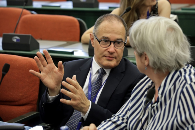 Фронтекс не ги чува границите туку пречекува мигранти