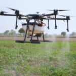 Земјоделците ги фрлаат мотиките и ги палат дроновите – колку чини оваа технологија?