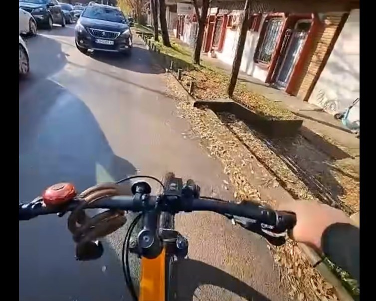 „КОЛИТЕ СИ ТЕРААТ ПО ПЕШАЧКА И ВЕЛОСИПЕДСКА. ЖИВА АНАРХИЈА“: граѓаните алармираат и бараат надлежните да дејстуваат