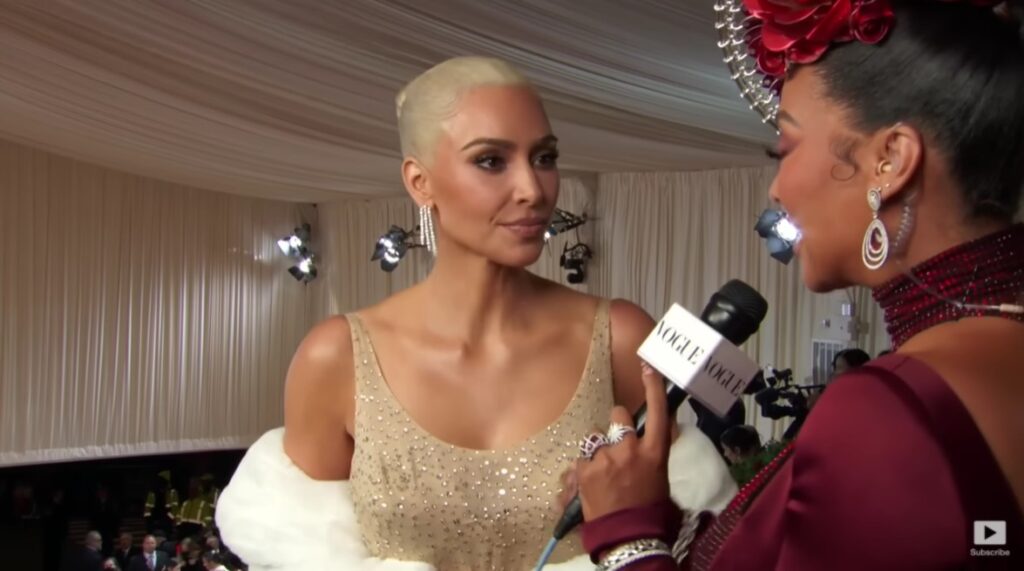 Научник бара помош од Ким Кардашијан во потрага по вонземјани