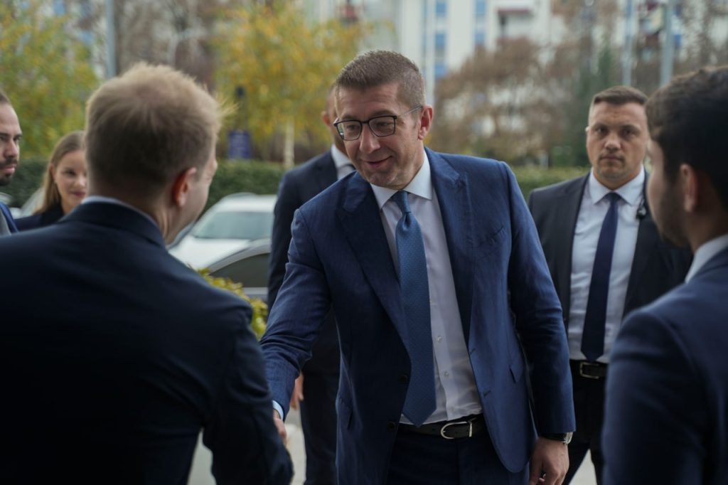 Мицкоски: Младите се сржта на партиите, наши наследници и иднината, зачувајте го вашето достоинство низ дејствувањето и работата