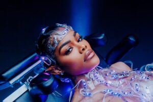 (Видео) Пејачката Тејана Тејлор шокираше многумина во провокативна и минималистичка креација