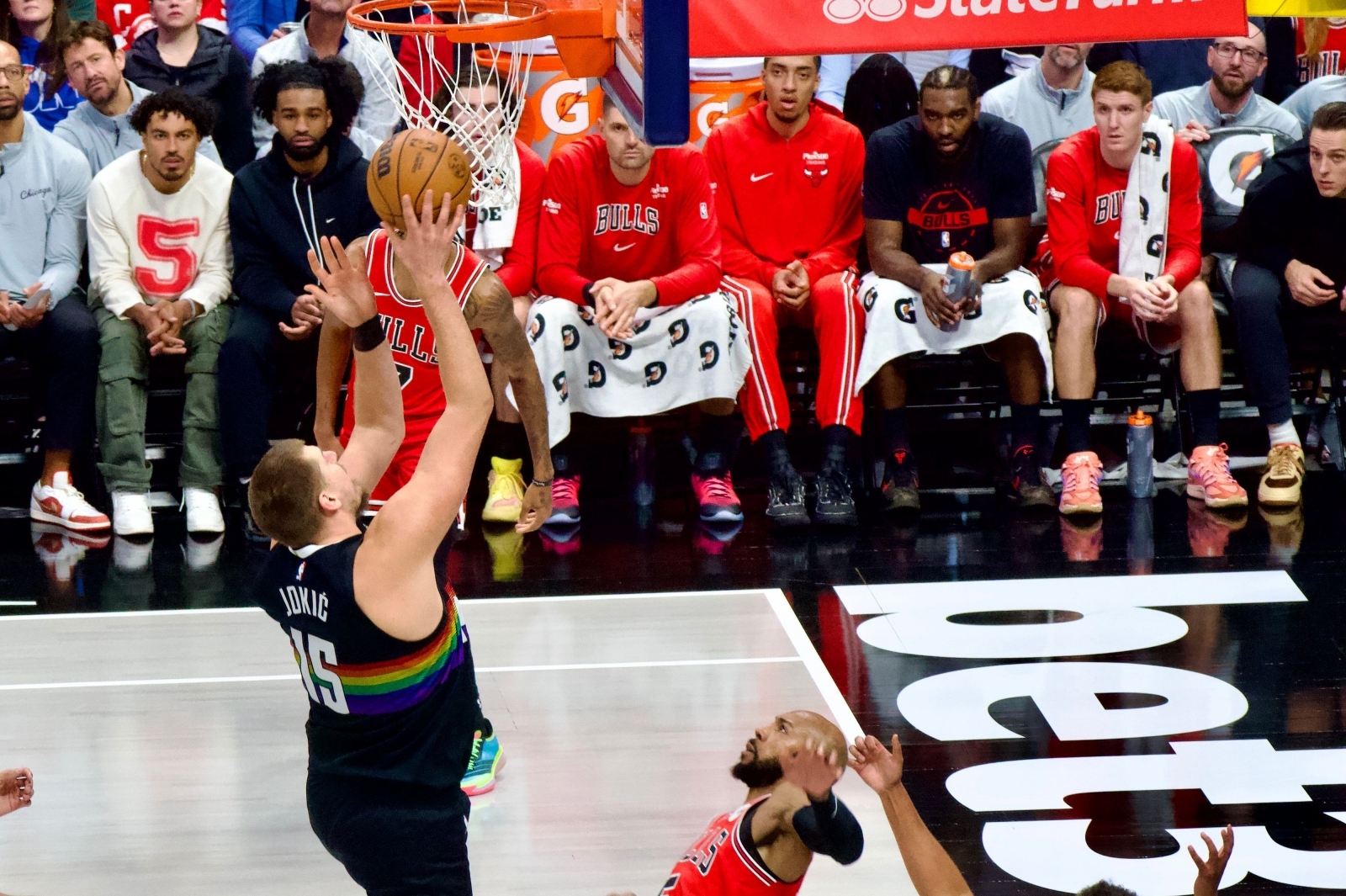 Јокиќ запиша нов трипл-дабл, но беше трагичар во трилер-поразот на Денвер (ВИДЕО)