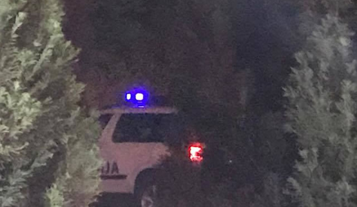 Пукање во Студеничани – откако полицајците сакале да го приведат осомничениот се насобрала поголема група на луѓе, а притоа лицето избегало