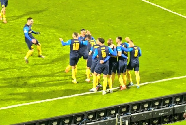 Како ја плесна на таков начин тапкана?