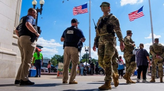 ГАРДИСТИТЕ СИ ОДАТ ДОМА: Стотици војници на Националната гарда распоредени во Портланд и Чикаго се враќаат во Калифорнија и Тексас