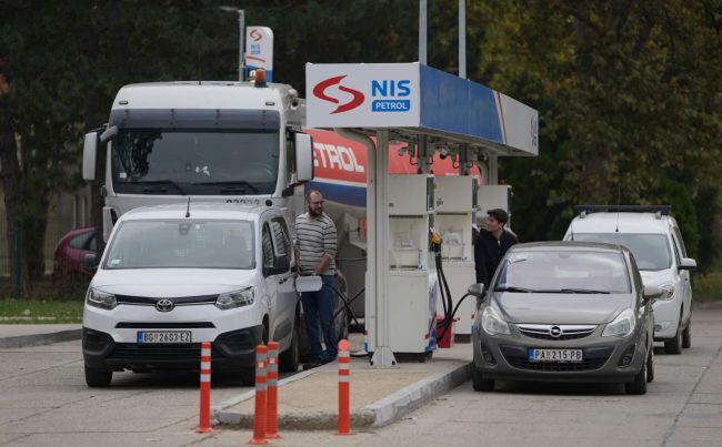 ИМАМЕ ЕДНА НЕДЕЛА ДА ЈА РЕШИМЕ КРИЗАТА СО СРПСКАТА НАФТЕНА ИНДУСТРИЈА, КАЖА ВУЧИЌ