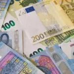 Просечната годишна плата во ЕУ изнесувала 39.800 евра во 2024 година