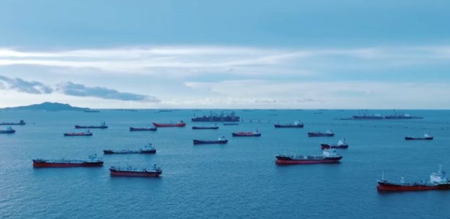 Милијарда барели нафта се блокирани во танкери на отворено море поради санкции