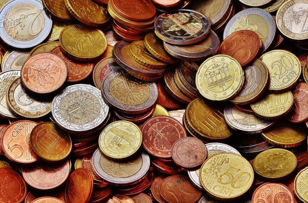 Трамп ги укина монетите од 1 цент, Американците сега немаат кусур за враќање