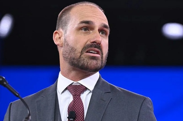 Бразилскиот суд го прифати обвинението против синот на Болсонаро