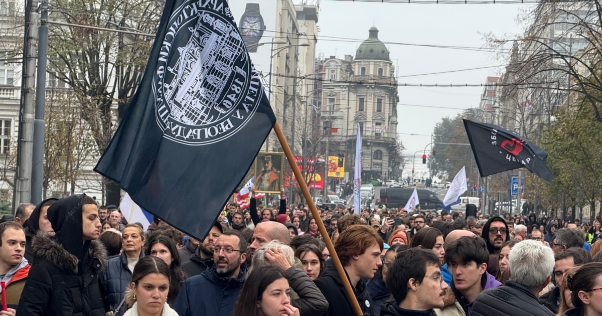 Студенти и граѓани во Белград побараа Генералштабот да остане културно добро