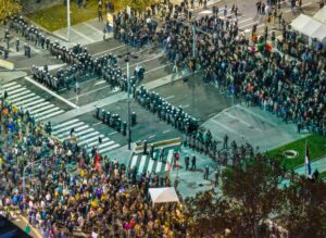 ВИДЕО: 37 приведени по инцидентите во Белград, меѓу нив и Владимир Штимац