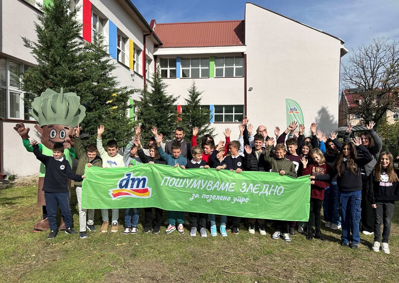 Раззеленети првите два училишни двора избрани на dm конкурсот „Зелена иднина: Од градинка до училиште”