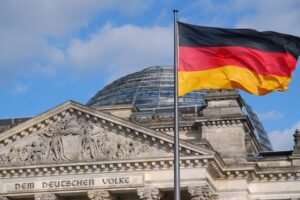 „Ние сме отворена, слободна, либерална земја“: Германскиот канцелар сака работна сила „од целиот свет“